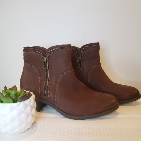 CLOSING SALE Blondo Waterproof Brown Ankle Boots - Picture 3 of 8